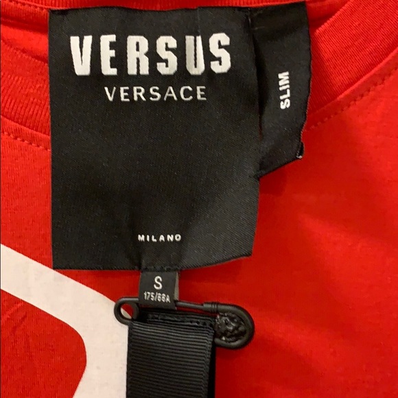 Versace brand new red T-shirt with tags - Picture 2 of 7